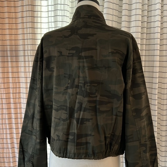 NWT Sanctuary Women's Armstrong Jacket Cropped Drawstring Camo Green Size Medium - Picture 4 of 11